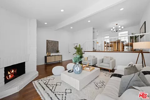 17189 Palisades Cir, Pacific Palisades, CA 90272