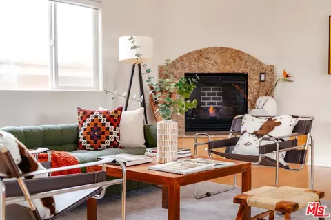 836 S Bedford St #400, Los Angeles, CA 90035