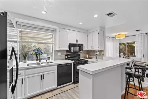 8447 De Soto Ave #5, Canoga Park, CA 91304
