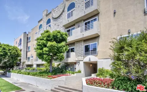 1160 Granville Ave #105, Los Angeles, CA 90049