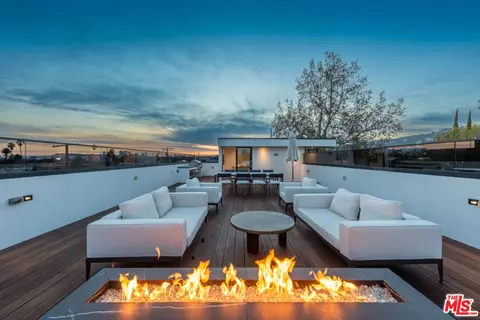 718 N Kilkea Dr, Los Angeles, CA 90046