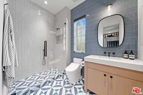 Bath - 2105 Marshbrook Rd, Westlake Village, CA 91361 photo 4 of 7