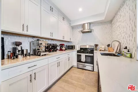 1218 9th St #4, Santa Monica, CA 90401
