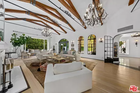 13926 W Sunset Blvd, Pacific Palisades, CA 90272