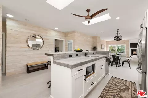 29500 Heathercliff Rd #100, Malibu, CA 90265