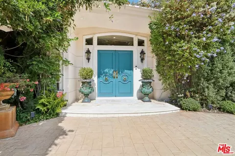 15531 Hamner Dr, Los Angeles, CA 90077