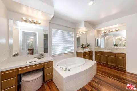 Bath - 2549 Harrison Cir, Fullerton, CA 92835 photo 3 of 4