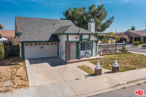 101 Pinetree Dr, Perris, CA 92571 photo 2