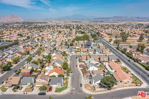 101 Pinetree Dr, Perris, CA 92571 photo 8