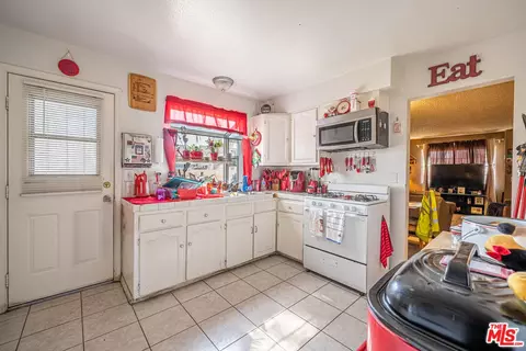 101 Pinetree Dr, Perris, CA 92571 photo 12