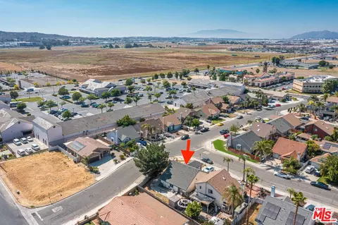 101 Pinetree Dr, Perris, CA 92571 photo 5