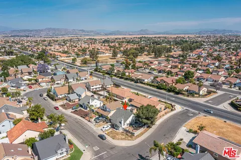 101 Pinetree Dr, Perris, CA 92571 photo 7
