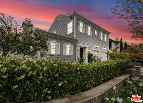 8003 Bell Crest Dr, Los Angeles, CA 90045