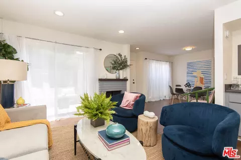 11818 Moorpark St #T, Studio City, CA 91604