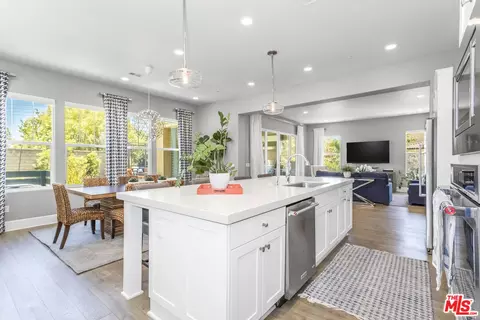 27660 Skylark Ln, Santa Clarita, CA 91350