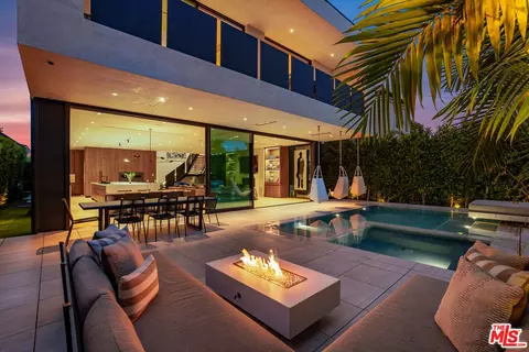 8230 W 4th St, Los Angeles, CA 90048