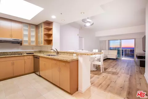 13700 Marina Pointe Dr #1812, Marina Del Rey, CA 90292