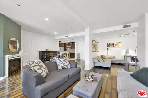 585 N Rossmore Ave #202, Los Angeles, CA 90004