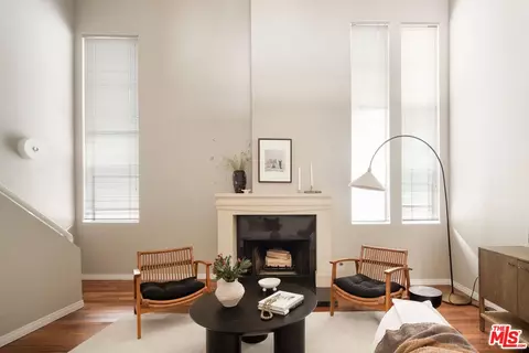 3372 Rowena Ave #2, Los Angeles, CA 90027