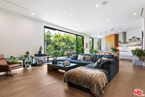 3221 Provon Ln, Los Angeles, CA 90034