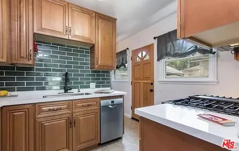 7111 Willis Ave, Van Nuys, CA 91405 photo 2