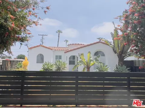 8900 S Hobart Blvd, Los Angeles, CA 90047