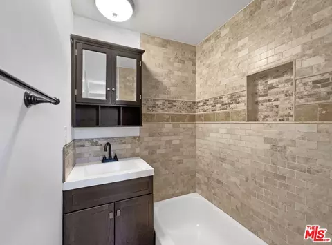 Bath - 2294 Caldwell Ave, Simi Valley, CA 93065 photo 2 of 2