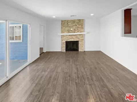 Living - 2294 Caldwell Ave, Simi Valley, CA 93065 photo 1 of 2