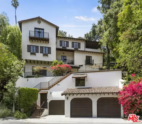 3001 N Beachwood Dr, Los Angeles, CA 90068