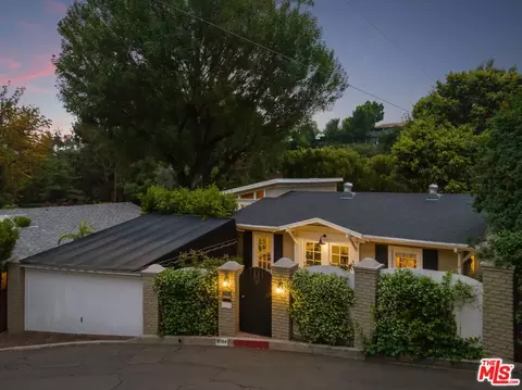 8504 Ridpath Dr, Los Angeles, CA 90046