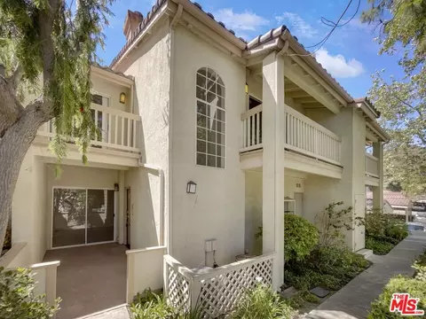 685 Parkside Ct #107, Oak Park, CA 91377