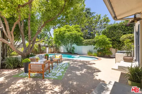 4557 Nagle Ave, Sherman Oaks, CA 91423