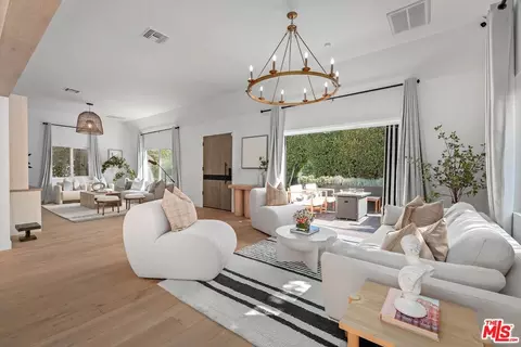 1155 S Rimpau Blvd, Los Angeles, CA 90019