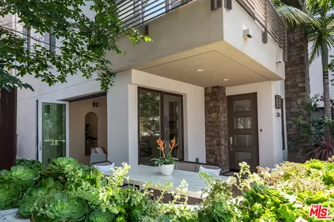 5825 W Seaglass Cir, Playa Vista, CA 90094
