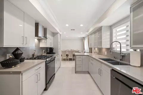 13203 Vanowen St #11, North Hollywood, CA 91605