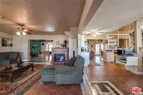 18145 Juniper St, Hesperia, CA 92345 photo 5