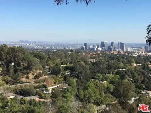 860 Linda Flora Dr, Los Angeles, CA 90049