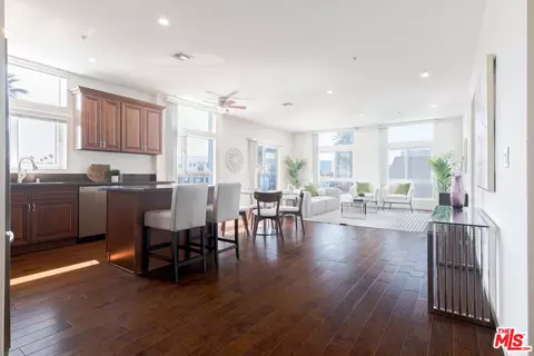 155 S Oxford Ave #301, Los Angeles, CA 90004
