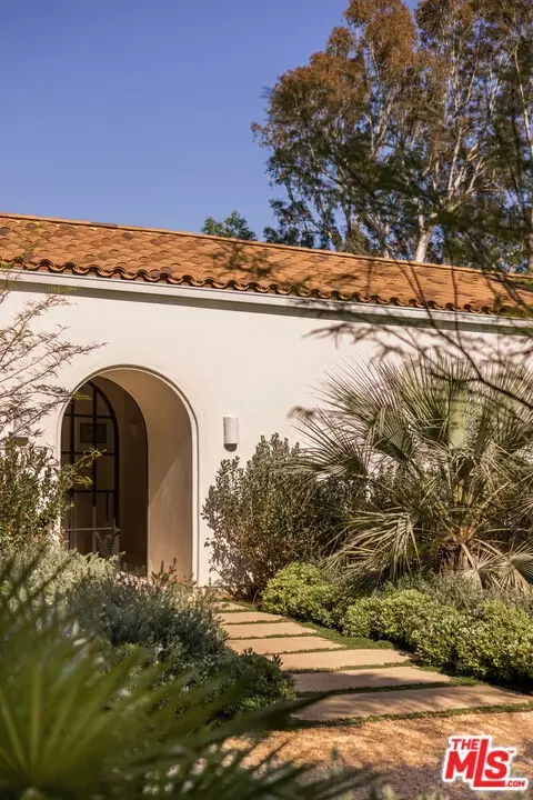 212 Copa De Oro Rd, Los Angeles, CA 90077