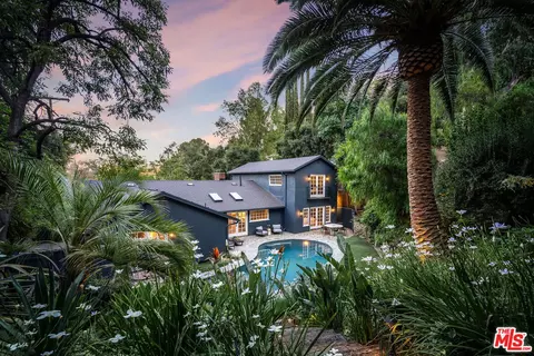 4995 Campo Rd, Woodland Hills, CA 91364