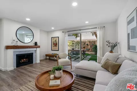 11907 Darlington Ave #103, Los Angeles, CA 90049