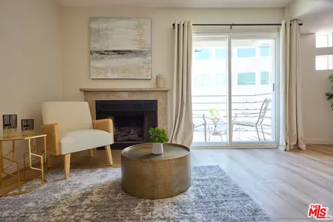 14926 Moorpark St #104, Sherman Oaks, CA 91403