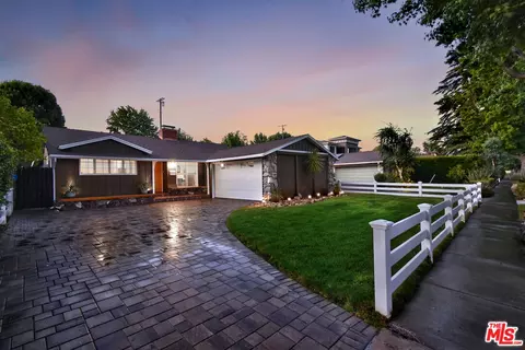 13145 Weddington St, Sherman Oaks, CA 91401