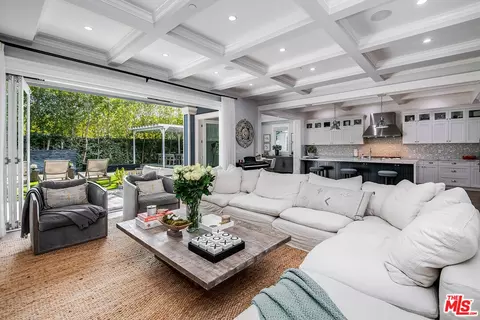 14920 Addison St, Sherman Oaks, CA 91403