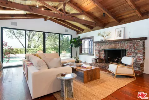 993 Glen Oaks Blvd, Pasadena, CA 91105