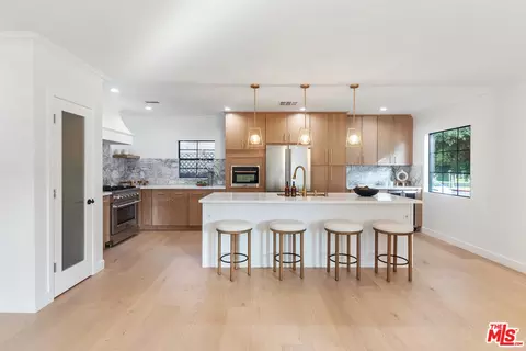 2242 Camden Ave, Los Angeles, CA 90064