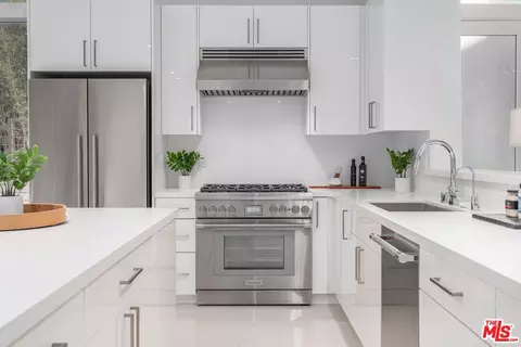 13320 Beach Ave #108, Marina Del Rey, CA 90292