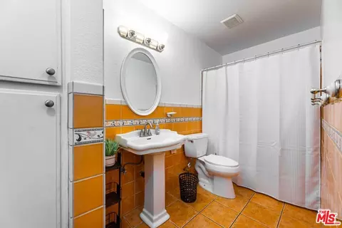 Bath - 15000 Downey Ave #263, Paramount, CA 90723 photo 2 of 2