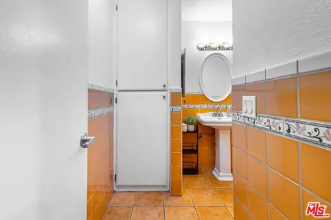 Bath - 15000 Downey Ave #263, Paramount, CA 90723 photo 1 of 2