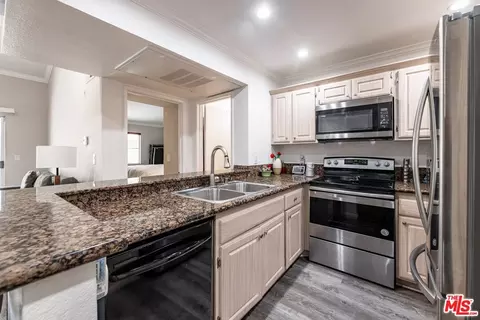 Kitchen - 15000 Downey Ave #263, Paramount, CA 90723 photo 1 of 2